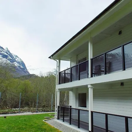Loen Apartments *