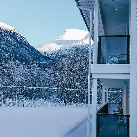 Loen Apartments *